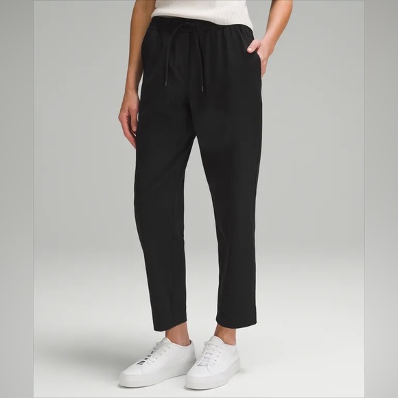 lululemon athletica Pants - NWT LULULEMON Tapered-Leg Mid-Rise 7/8 Pant *Luxtreme